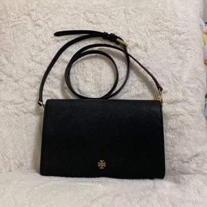 Tory Burch Emerson Crossbody bag in black.